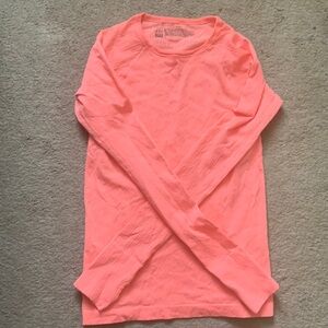 VSX athletic top with thumb holes XS